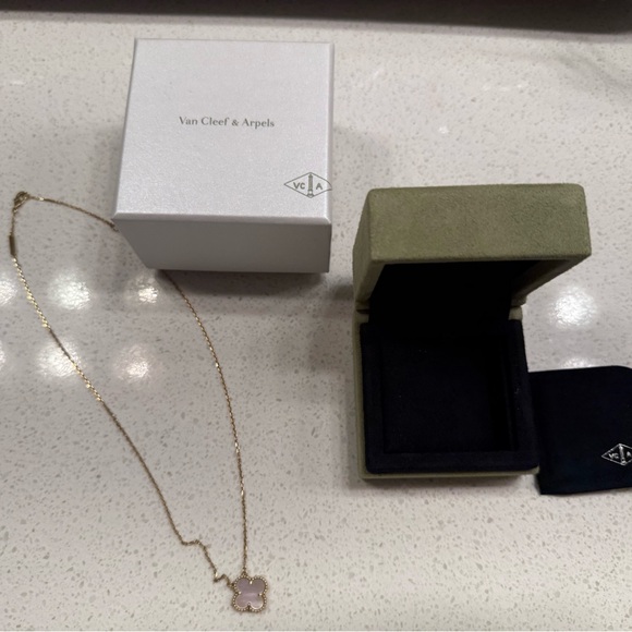 Van Cleef & Arpels Vintage Alhambra Pendant - Picture 5 of 7